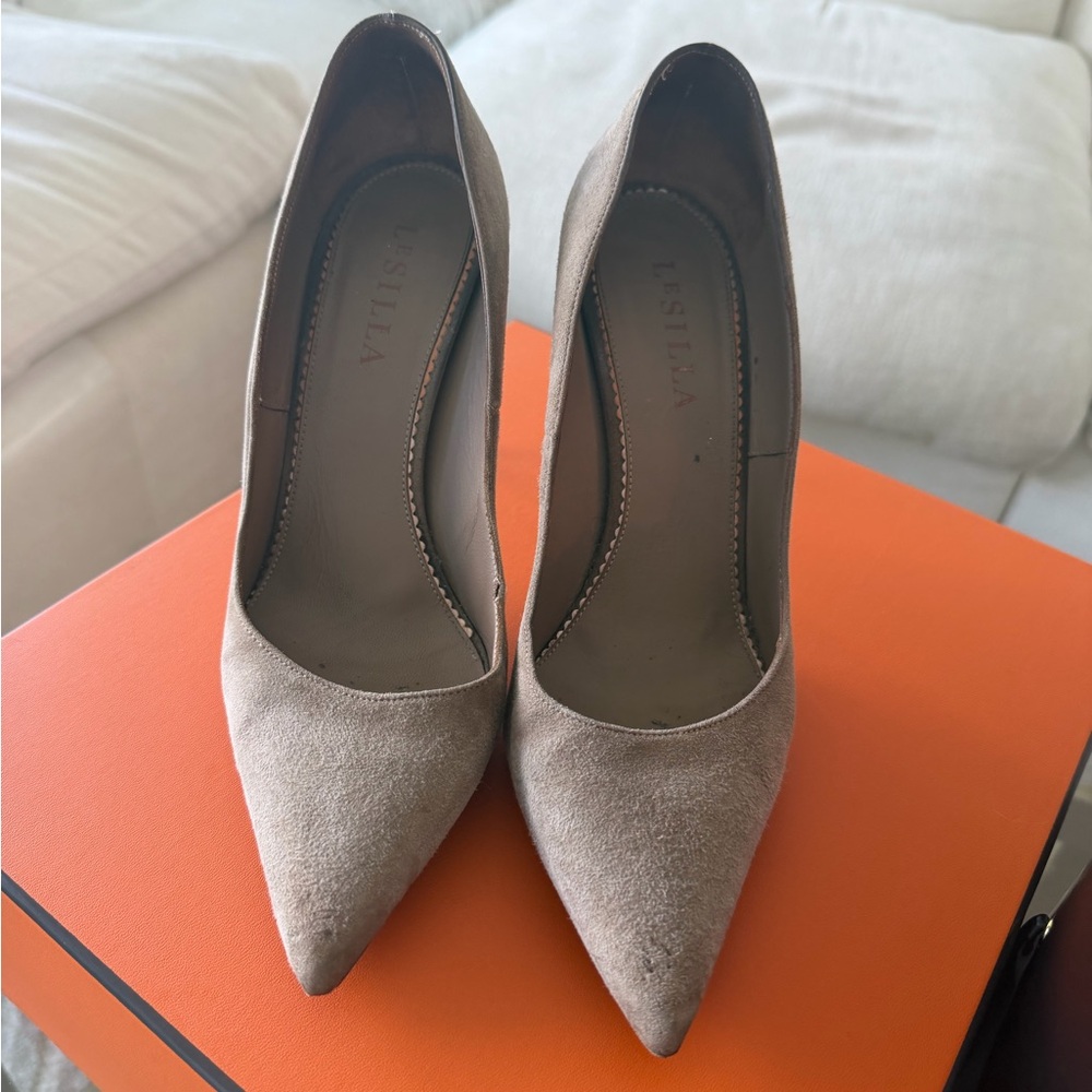 Le Silla Iconic Tan Suede EVA Pumps